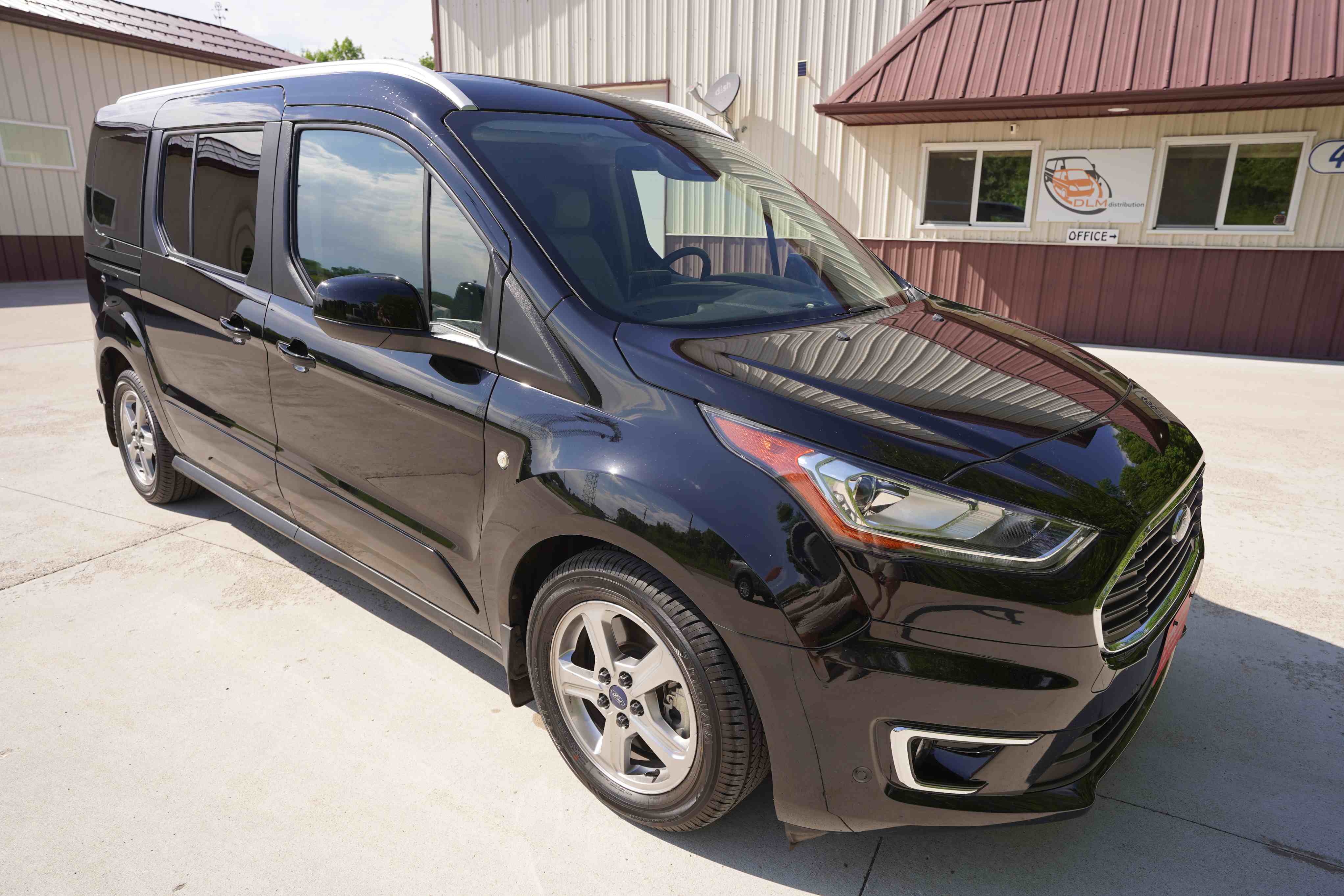 Panoramic roof Ford Transit Connect Mini-T Campervan by DLM-Distribution